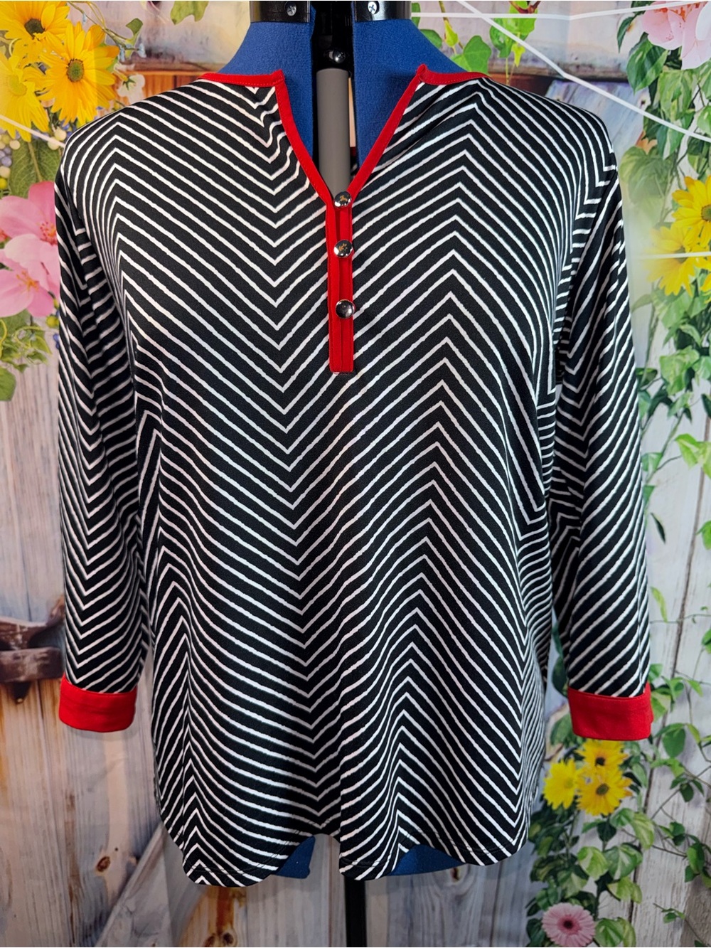 780-Notations Black and White Chevron Top with Red Trim